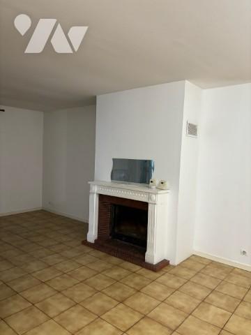 Maison d'habitation comprenant 3 chambres, 2 salles de bain, et un jardin