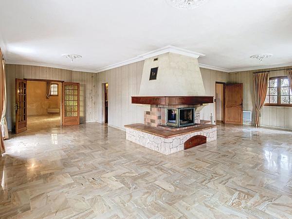 Villa T5 avec parc arboré de 1692m² , double garage- PINS JUSTARET