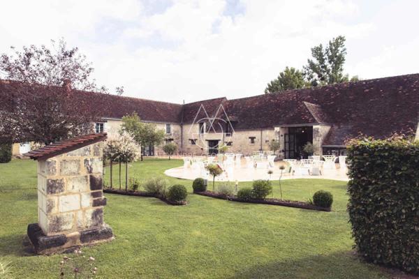 Ferme du 17eme sur 4,2ha à Sainte Maure de Touraine: Mariage/Evènementiel: Opportunité d'investissement unique!