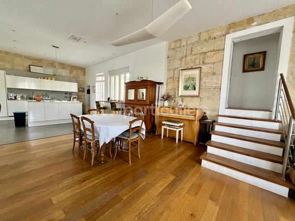 Vente
                Maison180 m² - 5 Pièces -
                    BORDEAUX (33100)