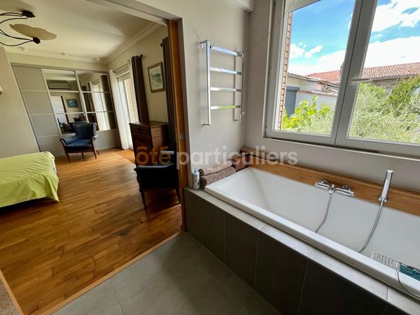 Vente
                Maison180 m² - 5 Pièces -
                    BORDEAUX (33100)