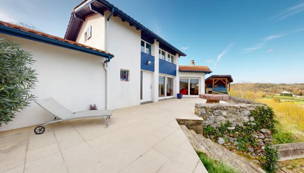 Maison d'architecte 4 pièces de 130m2 habitables + garage avec vue