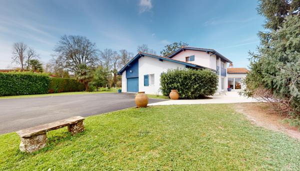 Maison d'architecte 4 pièces de 130m2 habitables + garage avec vue