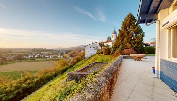 Maison d'architecte 4 pièces de 130m2 habitables + garage avec vue