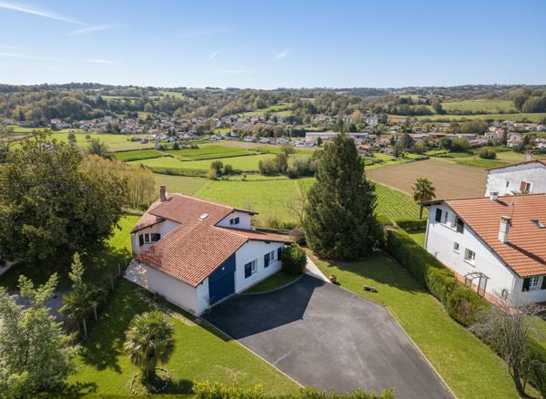 Maison d'architecte 4 pièces de 130m2 habitables + garage avec vue