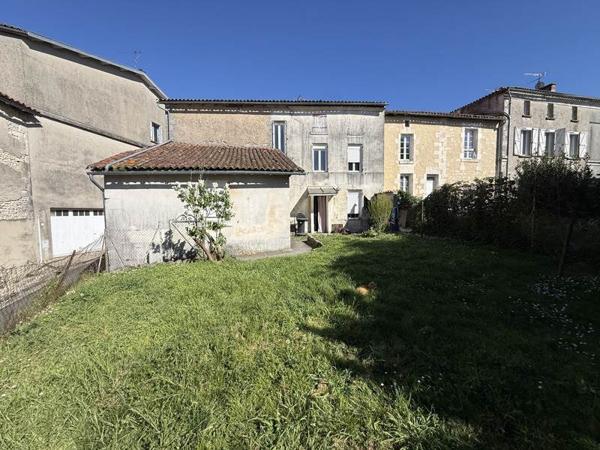 Immeuble à vendre 98 280 € Barbezieux-Saint-Hilaire 100 m² DPE E
