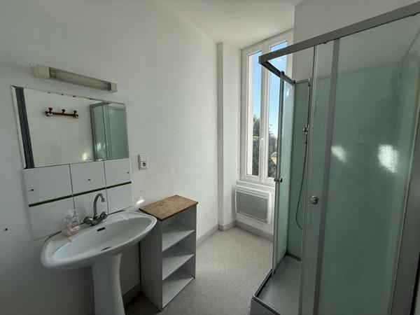 Immeuble à vendre 98 280 € Barbezieux-Saint-Hilaire 100 m² DPE E