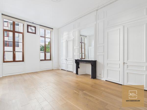Lille Vieux-Lille – Appartement T2 avec terrasse, cachet de l’ancien et parking