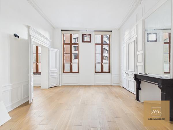 Lille Vieux-Lille – Appartement T2 avec terrasse, cachet de l’ancien et parking