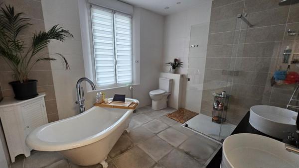 Grand espace de vie, 5 chambres, 2 salles de bain