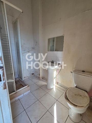 Appartement Marseille 3 pièce(s) 66 m2 - Investissement avec fort potentiel ? Dernier étage à rénover intégralement