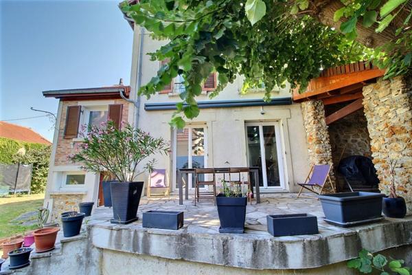 Maison individuelle de 133 m² utiles sur terrain de 451 m² cave buanderie cuisine d'été et appenti