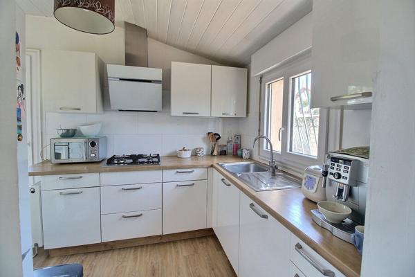 Maison individuelle de 133 m² utiles sur terrain de 451 m² cave buanderie cuisine d'été et appenti