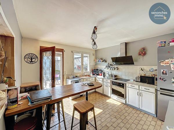 Maison mitoyenne à vendre à Senonches (28250)  135 m² habitables avec combles aménageables et jardin clos