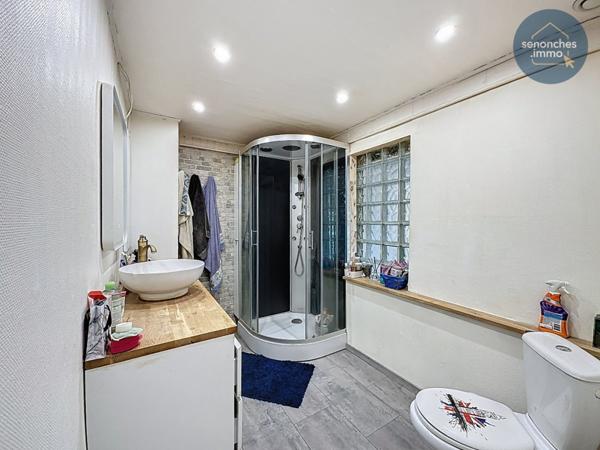 Maison mitoyenne à vendre à Senonches (28250)  135 m² habitables avec combles aménageables et jardin clos