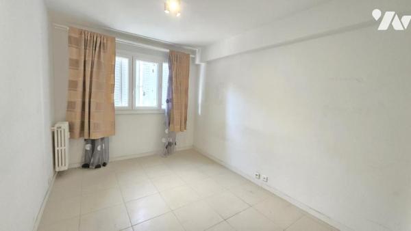 Trois pièces - Boulevard de la Madeleine