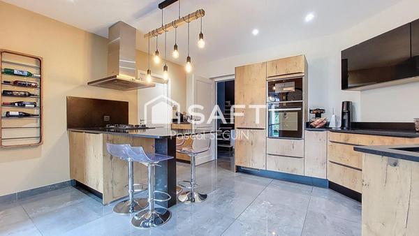 VILLA 4 FACES CONTEMPORAINE