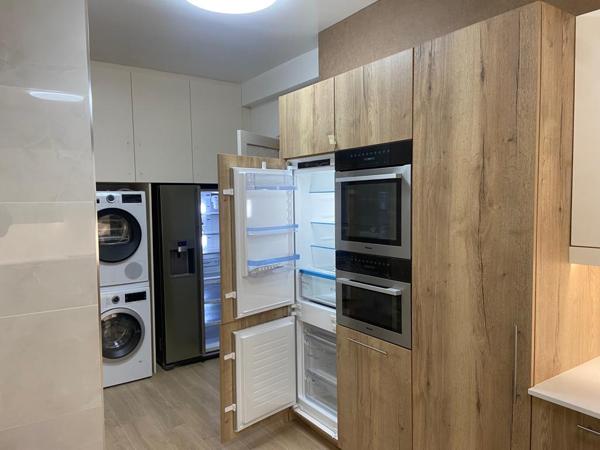 Location
                Appartement160 m² - 5 Pièces -
                    PARIS (75016)