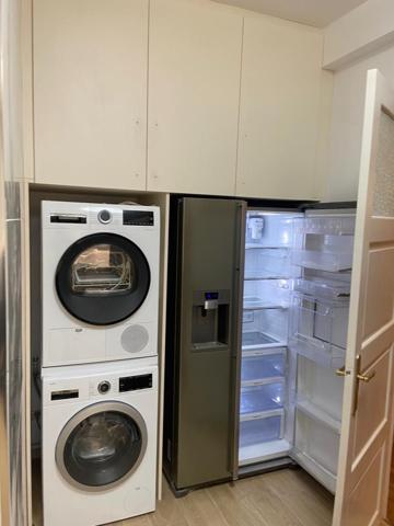 Location
                Appartement160 m² - 5 Pièces -
                    PARIS (75016)
