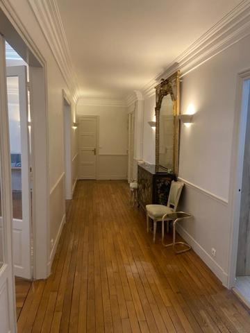 Location
                Appartement160 m² - 5 Pièces -
                    PARIS (75016)
