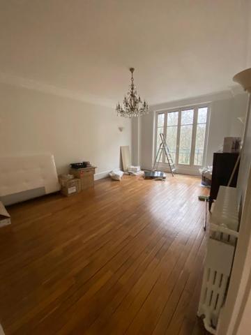 Location
                Appartement160 m² - 5 Pièces -
                    PARIS (75016)