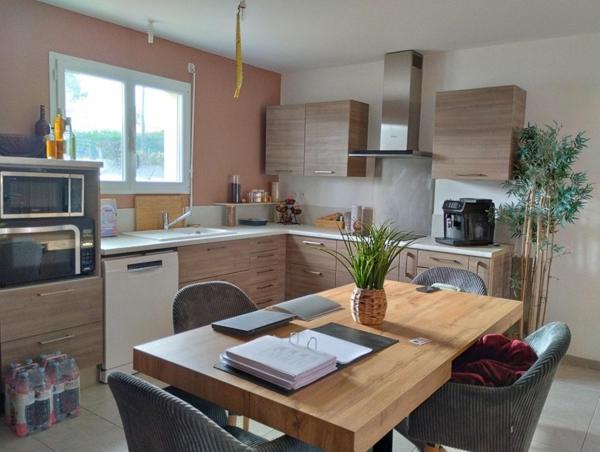 Venez découvrir cette belle maison de plain-pied de 92 m²,sur un terrain de 1000 m².