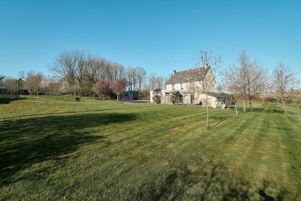 Maison avec grand terrain, idéalement située entre Vitré et Balazé