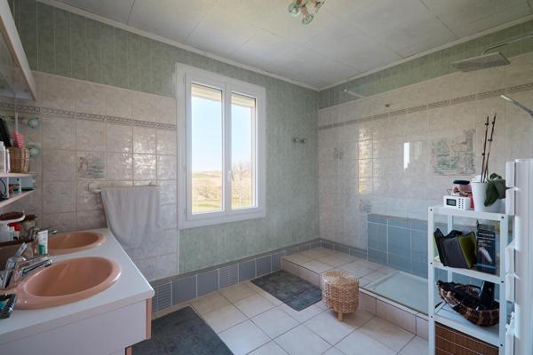 Maison avec grand terrain, idéalement située entre Vitré et Balazé