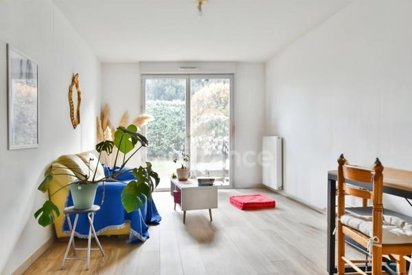 Appartement T2 rez-de-chaussée avec jardin