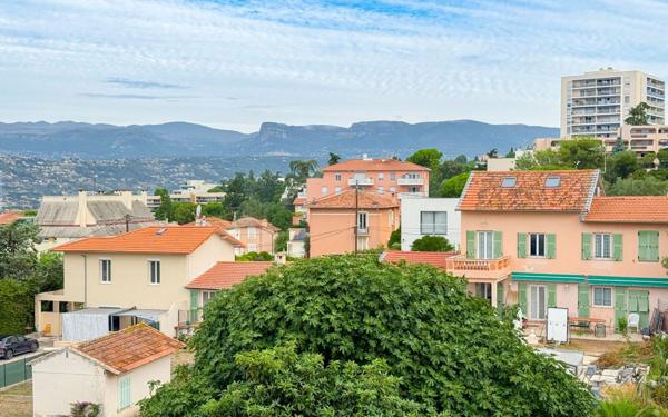Appartement à vendre    4 pièces • 64 m2 Nice