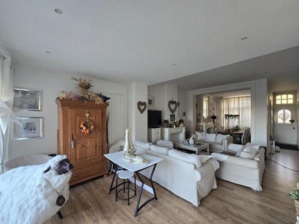 Maison de charme Semi bourgeoise 6 pièce(s) 135 m2, à la houzarde