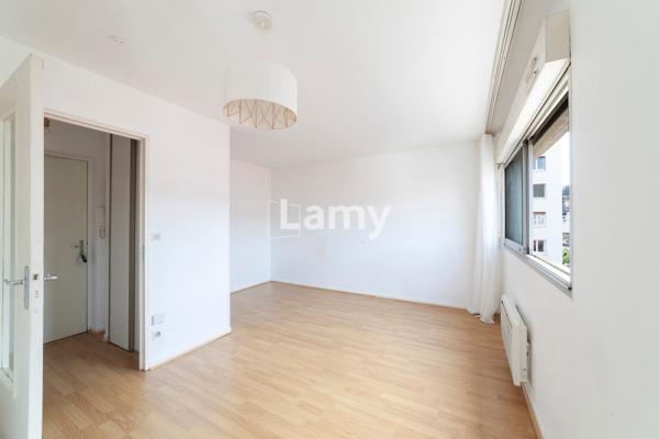 Annexe + appartement + parking