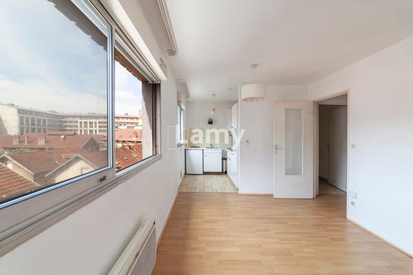 Annexe + appartement + parking