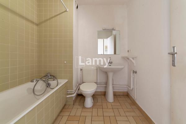 Annexe + appartement + parking