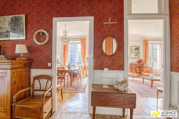 Versailles Clagny Appartement 6 pièces 158 m² carrez situé au 1er étage d'une superbe bâtisse 19ème avec grenier et 2 caves €1 320 000 ** - Référence 27647