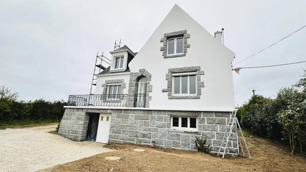 VUE MER, Anse de GOULIEN , maison d’architecte rénovée avec vue dégagée