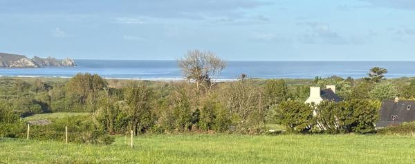 VUE MER, Anse de GOULIEN , maison d’architecte rénovée avec vue dégagée