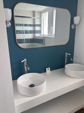 VUE MER, Anse de GOULIEN , maison d’architecte rénovée avec vue dégagée