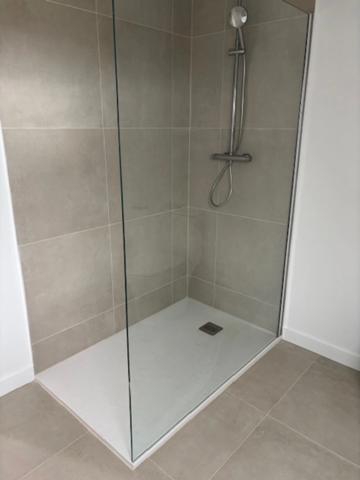 VUE MER, Anse de GOULIEN , maison d’architecte rénovée avec vue dégagée