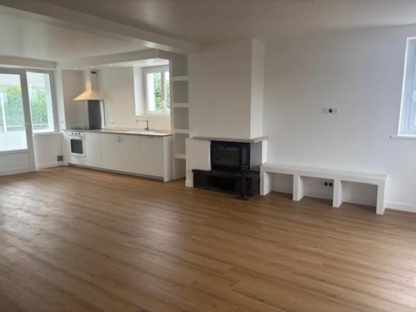 VUE MER, Anse de GOULIEN , maison d’architecte rénovée avec vue dégagée