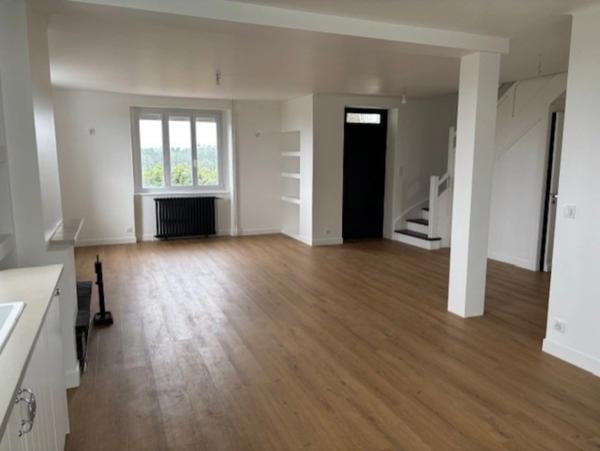 VUE MER, Anse de GOULIEN , maison d’architecte rénovée avec vue dégagée