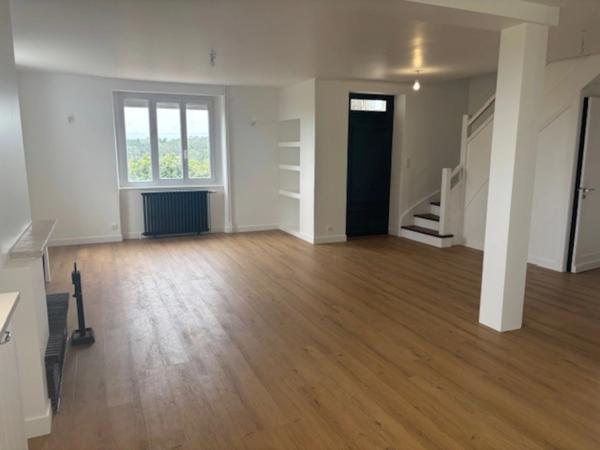 VUE MER, Anse de GOULIEN , maison d’architecte rénovée avec vue dégagée