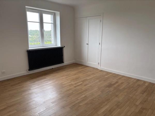 VUE MER, Anse de GOULIEN , maison d’architecte rénovée avec vue dégagée