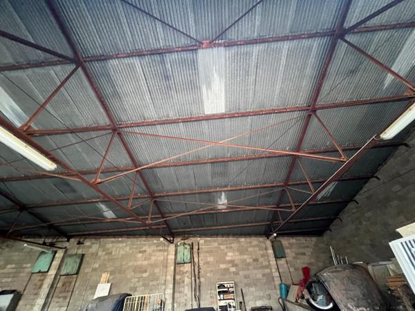 Opportunité investisseurs : ensemble immobilier complet (maison + immeuble + hangar)