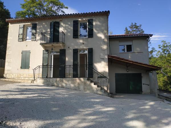 Maison rénovée avec terrain arboré