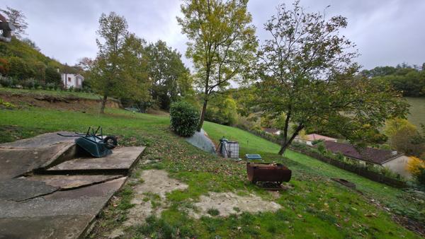 Maison rénovée avec terrain arboré