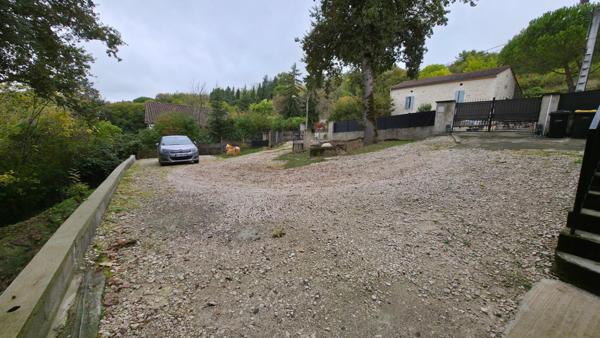 Maison rénovée avec terrain arboré