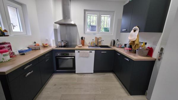 Maison rénovée avec terrain arboré