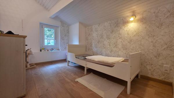 Maison rénovée avec terrain arboré