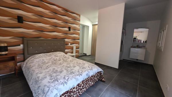 Maison rénovée avec terrain arboré